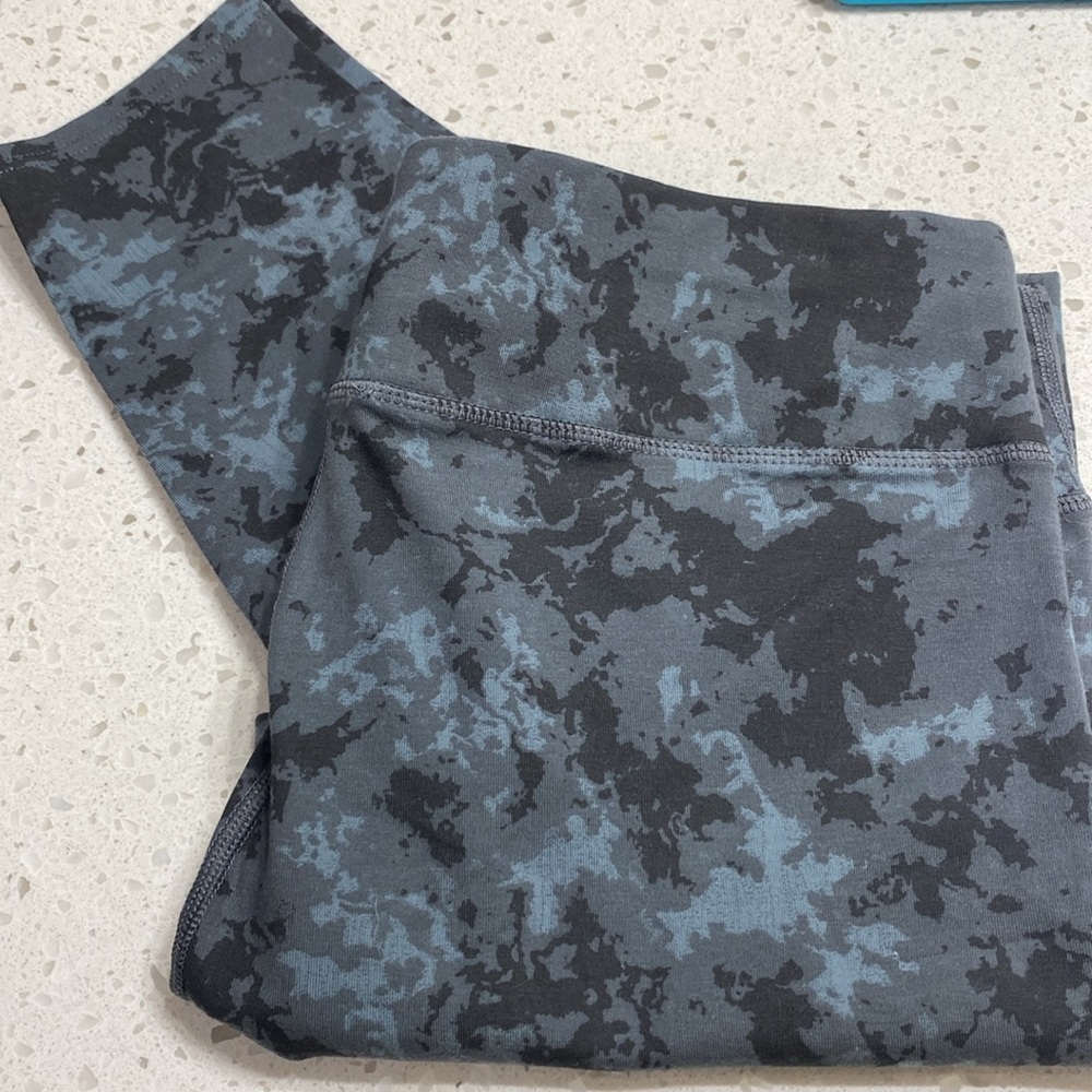 Pact tie dye leggings Size XL Camo like print NWOT 29” inseam
